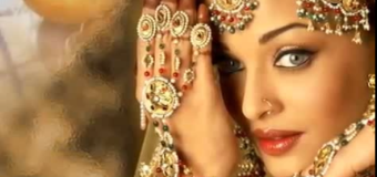 Làm mặt nạ nghệ mật ong theo cách của người Ấn Độ