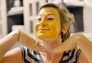 Làm đẹp, lam dep, tinh bột nghệ, bột nghệ, nghệ vàng, mặt nạ, đắp mặt nạ, tinh bot nghe, lam dep da, cham soc da, tri nam, trị mụn trứng cá