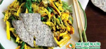 Trai xào nghệ vàng xúc bánh tráng nướng món ăn xứ Quảng