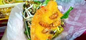 Bánh xèo nhộng tằm thêm nghệ vàng món ngon bổ dưỡng