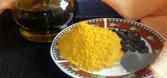 Cách sử dụng tinh bột nghệ vàng hiệu quả với hạt tiêu đen