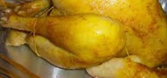 Gà hấp muối một trong các món ăn hàng ngày bổ sung tinh bột nghệ vàng