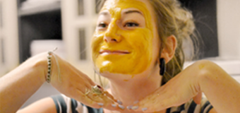 Làm đẹp toàn thân với tinh bột nghệ vàng